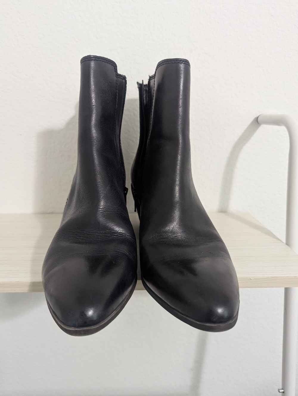 Frye Sandra Chelsea Boot - Picture 3 of 8